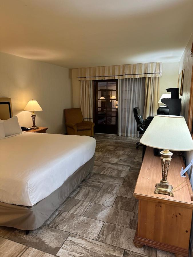 Ramada By Wyndham Las Cruces Hotel & Conference Center Buitenkant foto