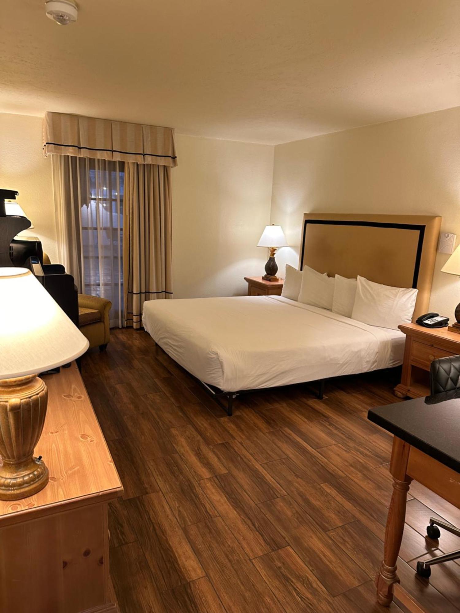 Ramada By Wyndham Las Cruces Hotel & Conference Center Buitenkant foto