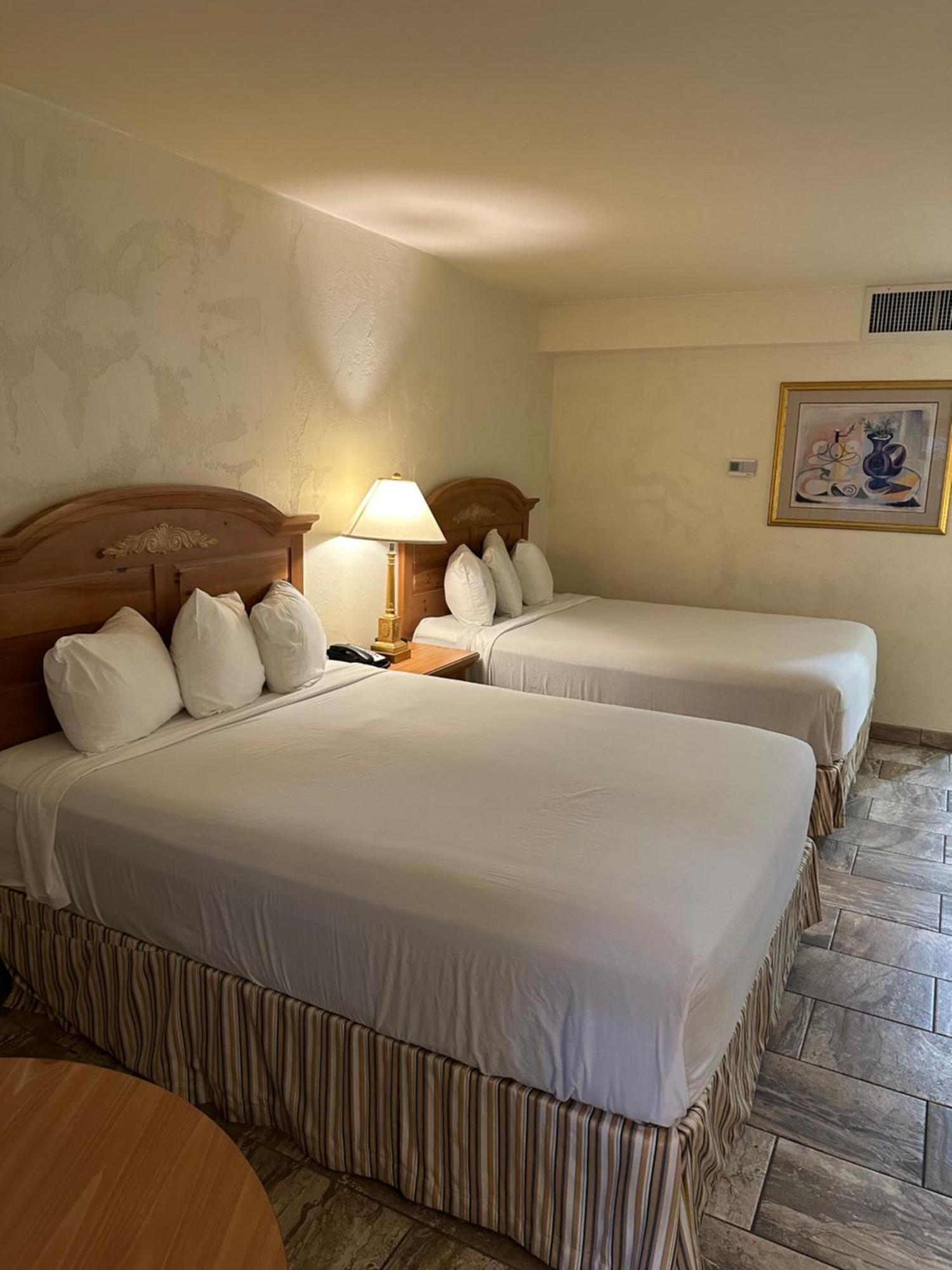 Ramada By Wyndham Las Cruces Hotel & Conference Center Buitenkant foto