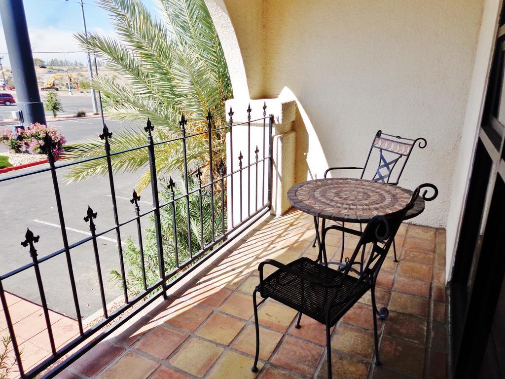 Ramada By Wyndham Las Cruces Hotel & Conference Center Buitenkant foto